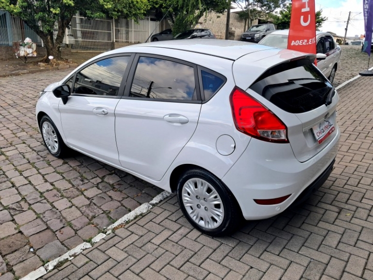 FORD - FIESTA - 2017/2018 - Branca - R$ 59.900,00