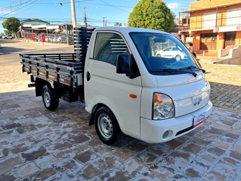 HYUNDAI - HR - 2011/2012 - Branca - R$ 85.900,00