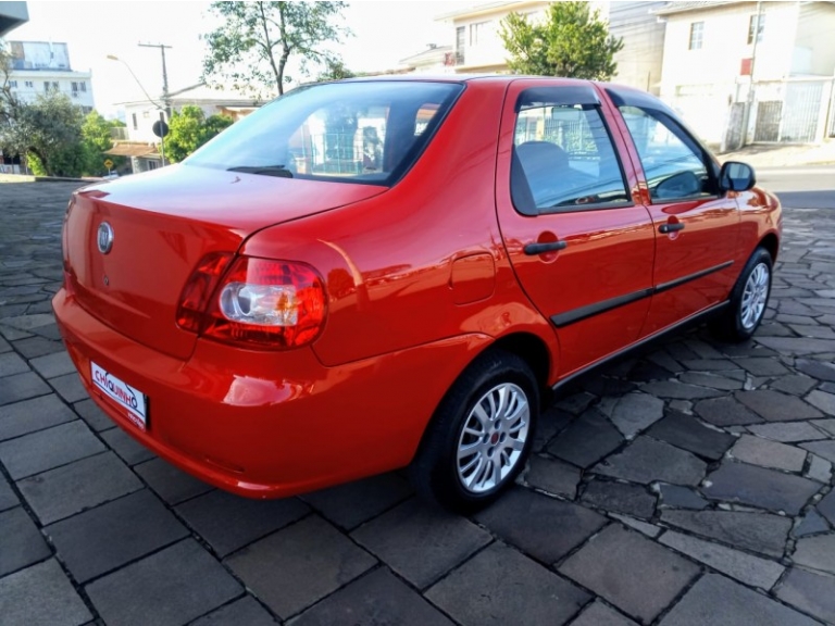 FIAT - SIENA - 2011/2012 - Vermelha - R$ 27.900,00