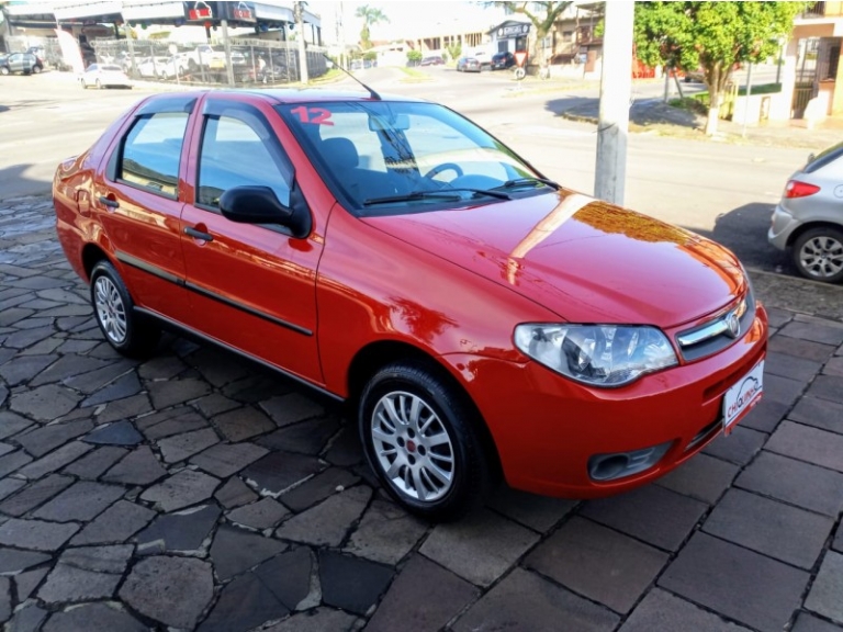 FIAT - SIENA - 2011/2012 - Vermelha - R$ 27.900,00