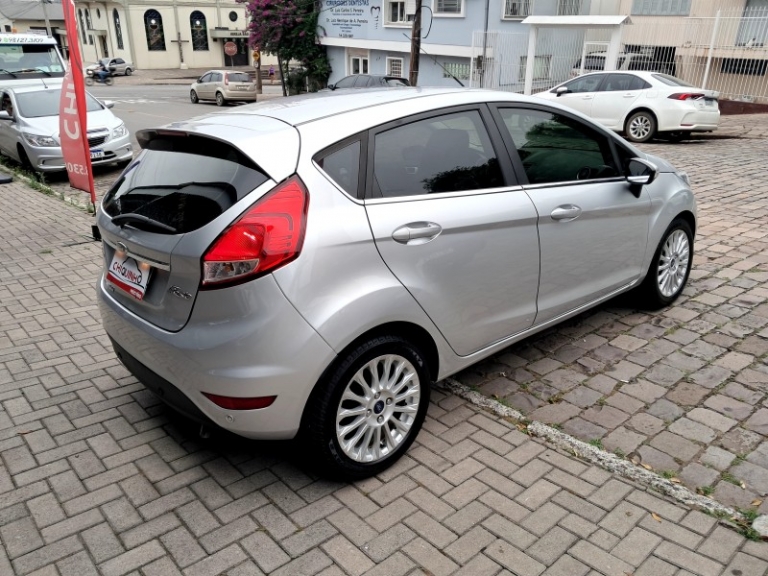 FORD - FIESTA - 2015/2015 - Prata - R$ 49.900,00