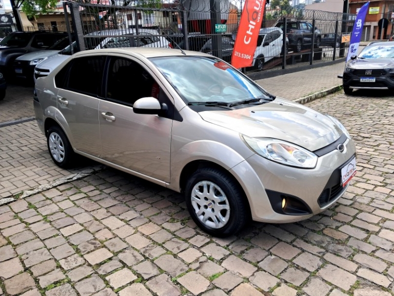 FORD - FIESTA - 2013/2014 - Prata - R$ 39.900,00