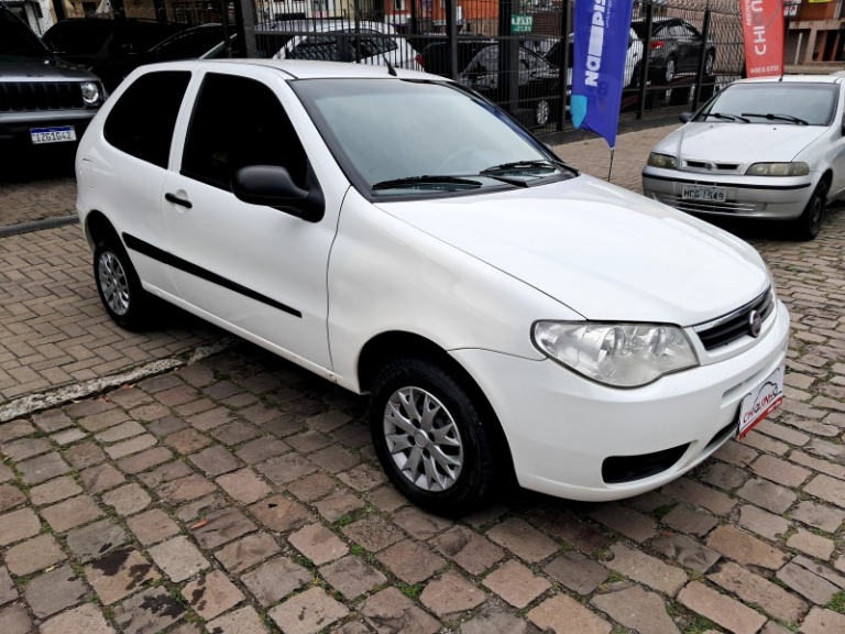 FIAT - PALIO - 2015/2015 - Branca - R$ 31.900,00