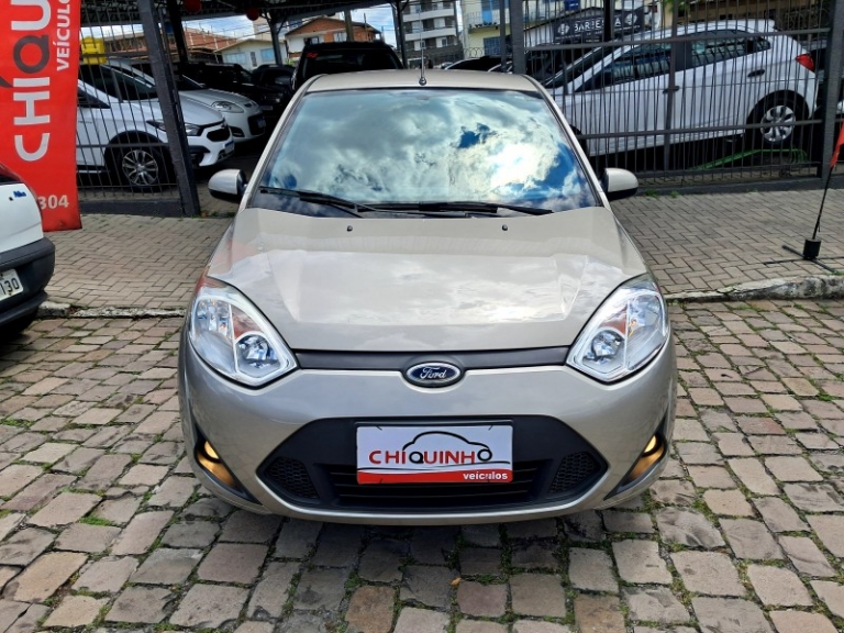 FORD - FIESTA - 2013/2014 - Prata - R$ 39.900,00