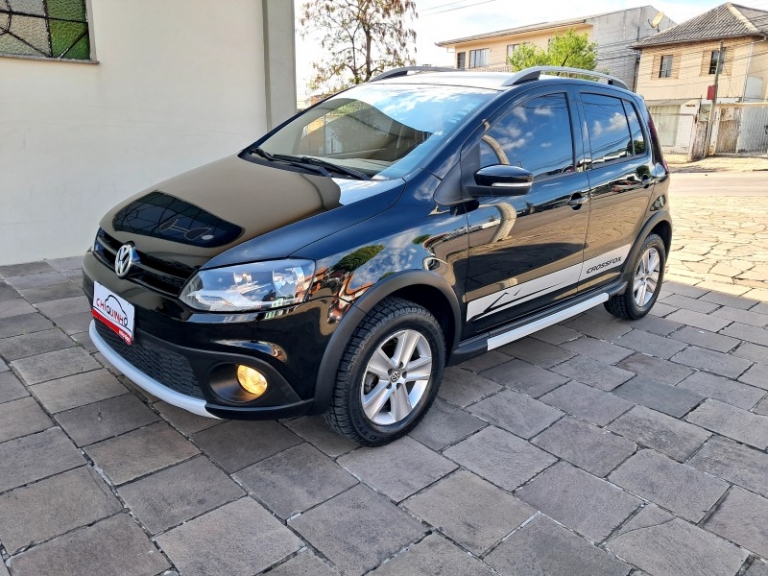 VOLKSWAGEN - CROSSFOX - 2010/2011 - Preta - R$ 41.900,00