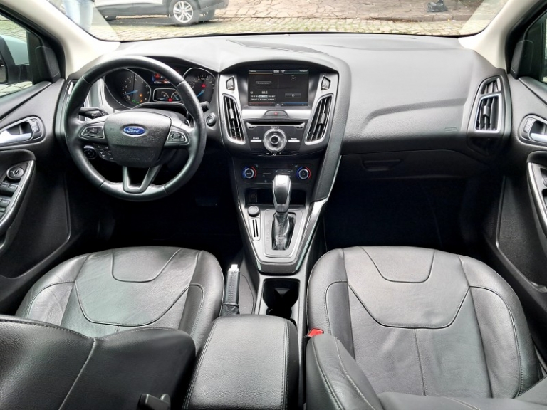 FORD - FOCUS - 2015/2016 - Prata - R$ 64.900,00