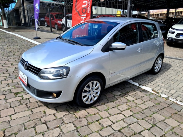 VOLKSWAGEN - FOX - 2013/2013 - Prata - R$ 39.900,00