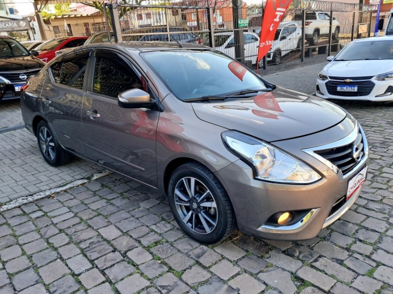 NISSAN - VERSA - 2018/2018 - Cinza - R$ 63.900,00