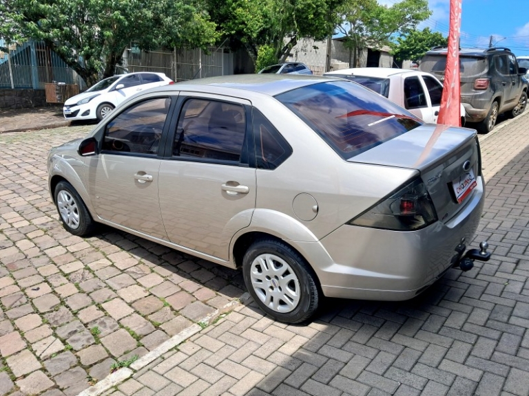 FORD - FIESTA - 2013/2014 - Prata - R$ 39.900,00