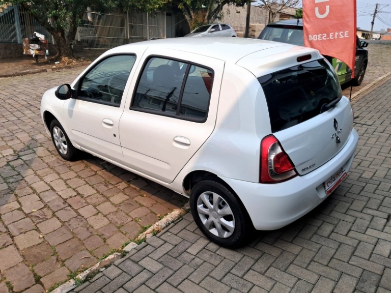 RENAULT - CLIO - 2015/2016 - Branca - R$ 38.900,00