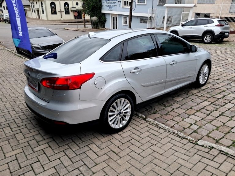 FORD - FOCUS - 2015/2016 - Prata - R$ 64.900,00