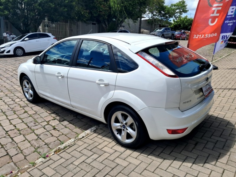 FORD - FOCUS - 2011/2012 - Branca - R$ 39.900,00