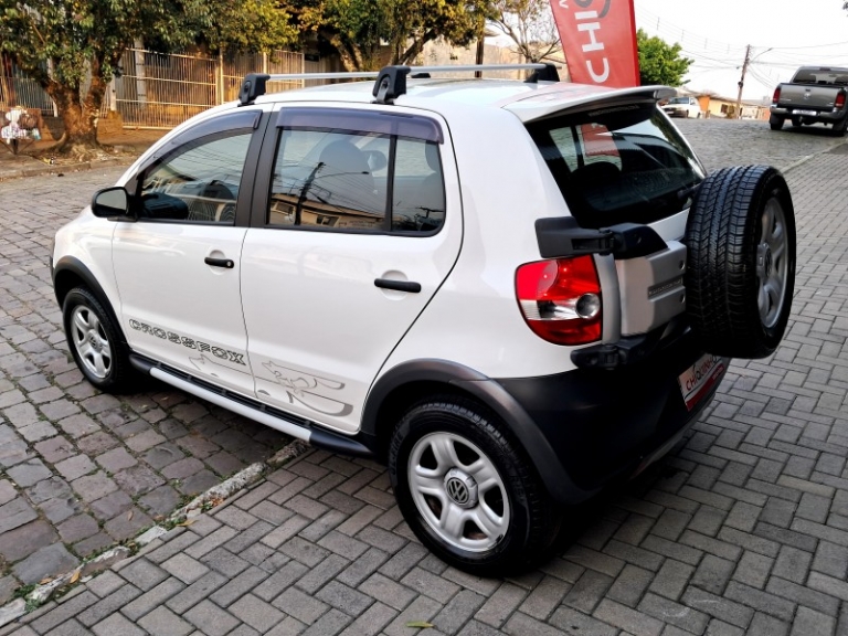 VOLKSWAGEN - CROSSFOX - 2008/2009 - Branca - R$ 34.900,00