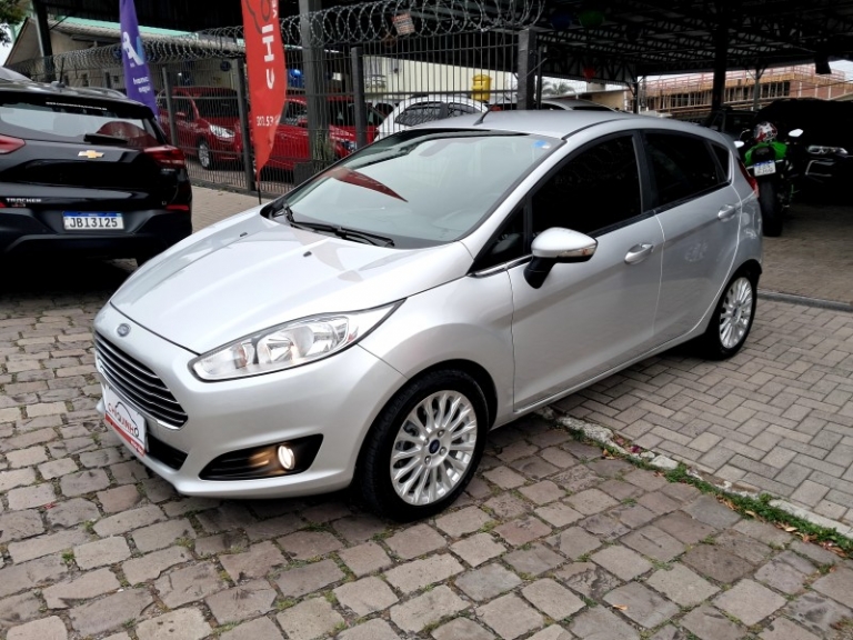 FORD - FIESTA - 2015/2015 - Prata - R$ 49.900,00