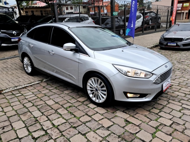 FORD - FOCUS - 2015/2016 - Prata - R$ 64.900,00