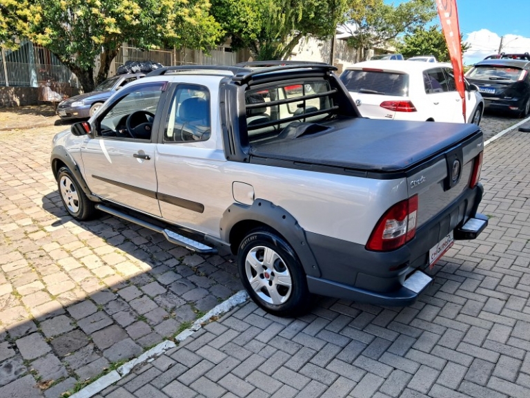 FIAT - STRADA - 2010/2011 - Prata - R$ 48.900,00