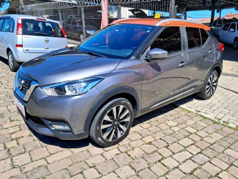 NISSAN - KICKS - 2017/2018 - Cinza - R$ 84.900,00