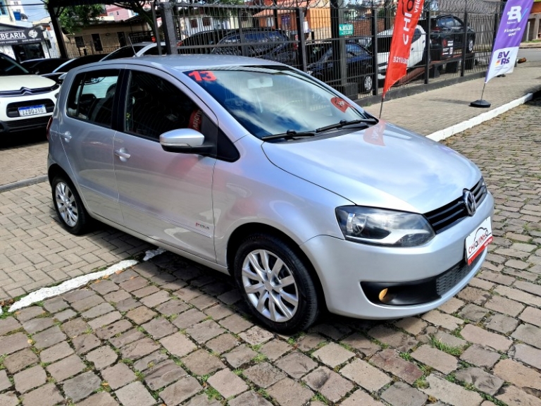 VOLKSWAGEN - FOX - 2013/2013 - Prata - R$ 39.900,00