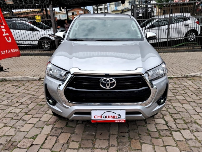 TOYOTA - HILUX - 2022/2022 - Prata - R$ 229.900,00