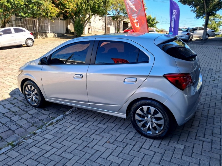 CHEVROLET - ONIX - 2019/2020 - Prata - R$ 57.900,00