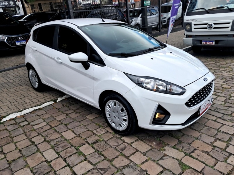 FORD - FIESTA - 2017/2018 - Branca - R$ 59.900,00