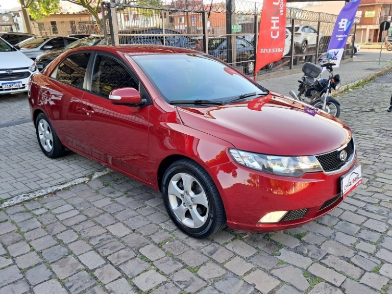 KIA MOTORS - CERATO - 2009/2010 - Vermelha - R$ 41.900,00