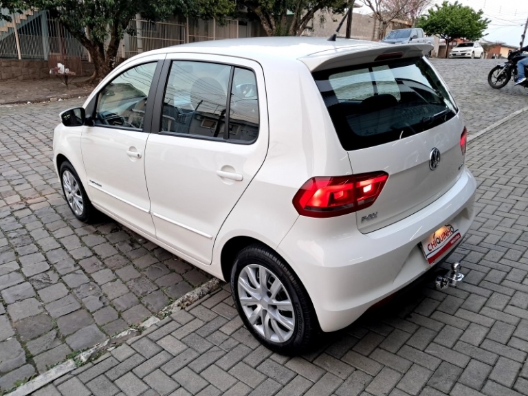 VOLKSWAGEN - FOX - 2014/2015 - Branca - R$ 47.900,00