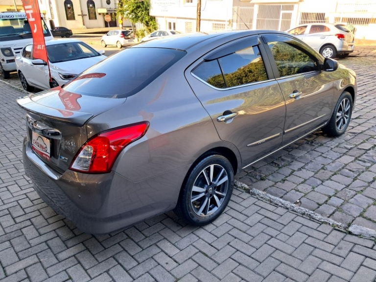 NISSAN - VERSA - 2018/2018 - Cinza - R$ 63.900,00