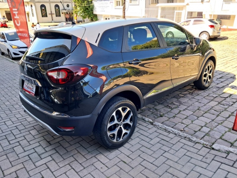 RENAULT - CAPTUR - 2017/2018 - Preta - R$ 79.900,00