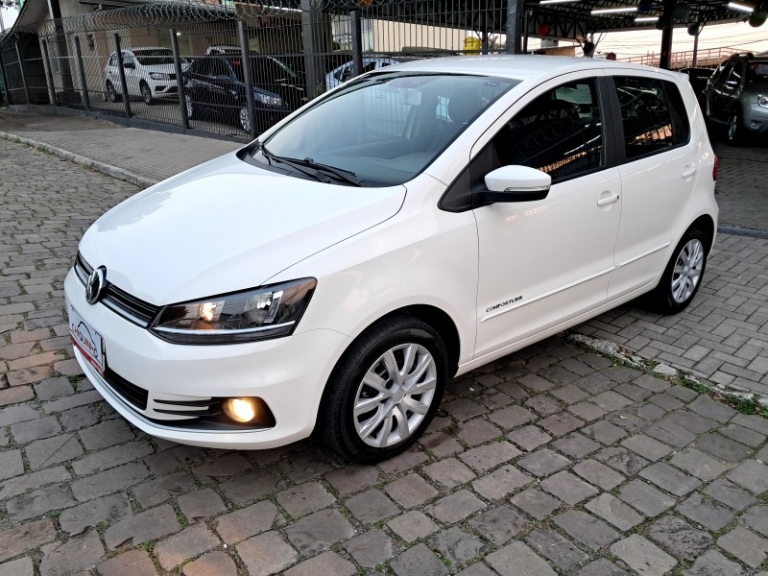 VOLKSWAGEN - FOX - 2014/2015 - Branca - R$ 47.900,00