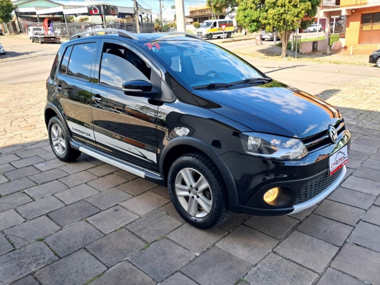 VOLKSWAGEN - CROSSFOX - 2010/2011 - Preta - R$ 41.900,00