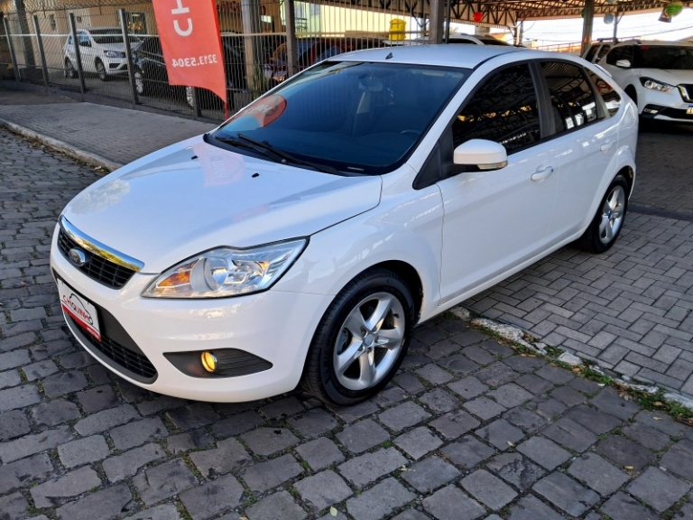 FORD - FOCUS - 2013/2013 - Branca - R$ 45.900,00