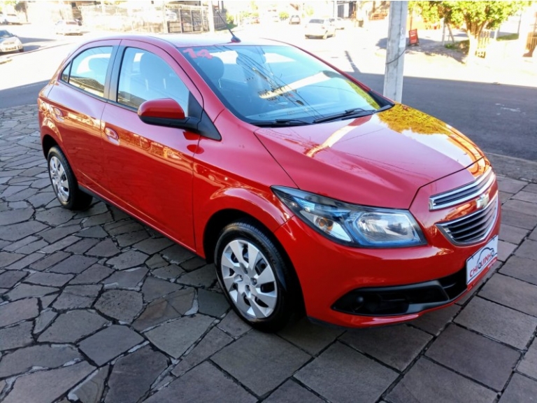 CHEVROLET - ONIX - 2013/2014 - Vermelha - R$ 47.900,00