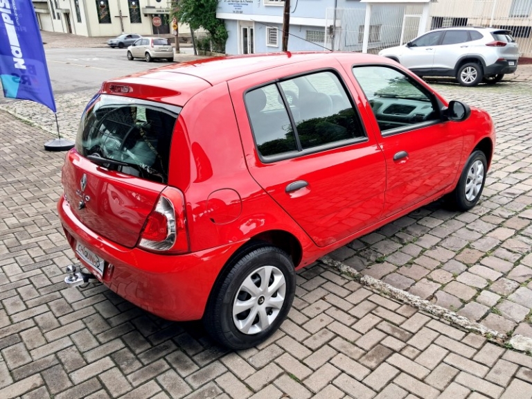 RENAULT - CLIO - 2013/2014 - Vermelha - R$ 32.900,00