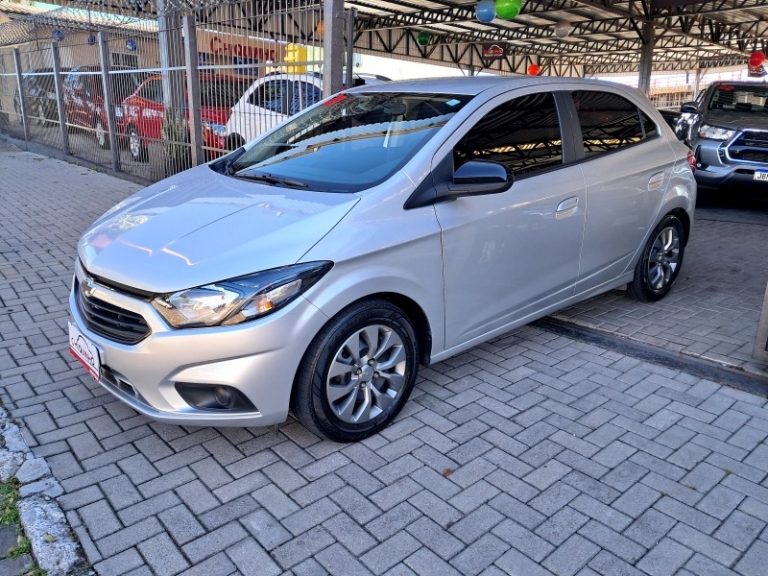 CHEVROLET - ONIX - 2019/2020 - Prata - R$ 57.900,00