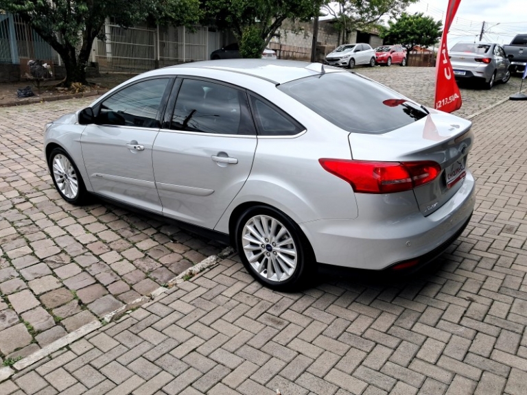 FORD - FOCUS - 2015/2016 - Prata - R$ 64.900,00