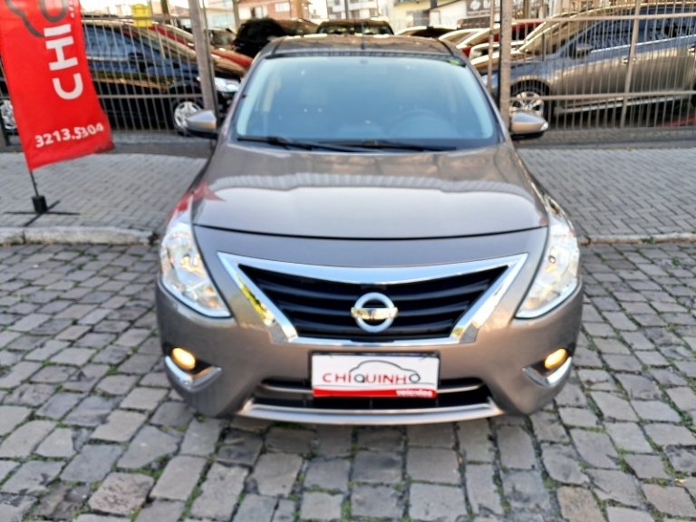 NISSAN - VERSA - 2018/2018 - Cinza - R$ 63.900,00