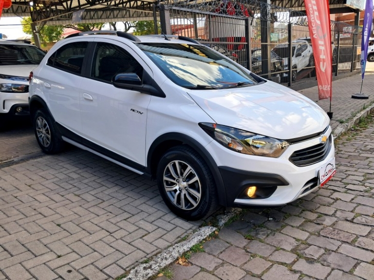 CHEVROLET - ONIX - 2016/2017 - Branca - R$ 65.900,00