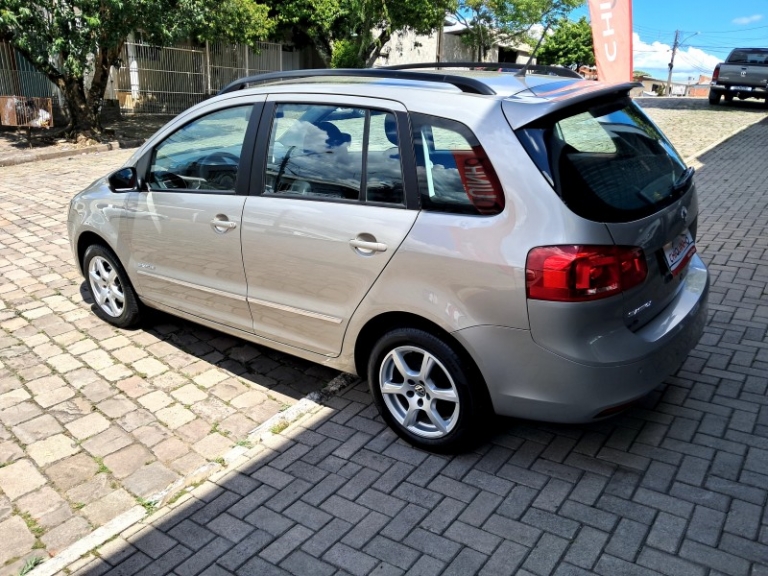 VOLKSWAGEN - SPACEFOX - 2012/2013 - Prata - R$ 46.900,00