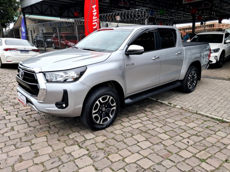 TOYOTA - HILUX - 2022/2022 - Prata - R$ 229.900,00