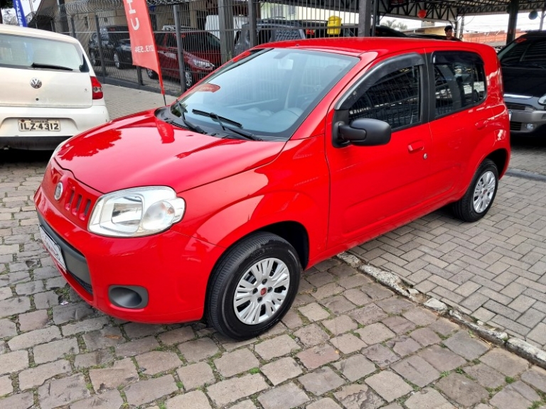 FIAT - UNO - 2011/2012 - Vermelha - R$ 28.900,00