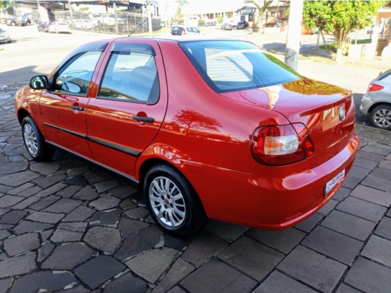 FIAT - SIENA - 2011/2012 - Vermelha - R$ 27.900,00