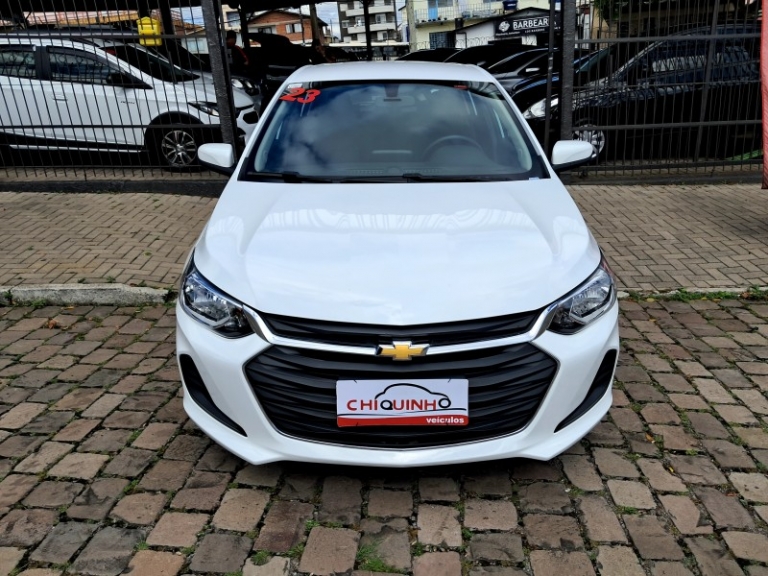 CHEVROLET - ONIX - 2022/2023 - Branca - R$ 76.900,00