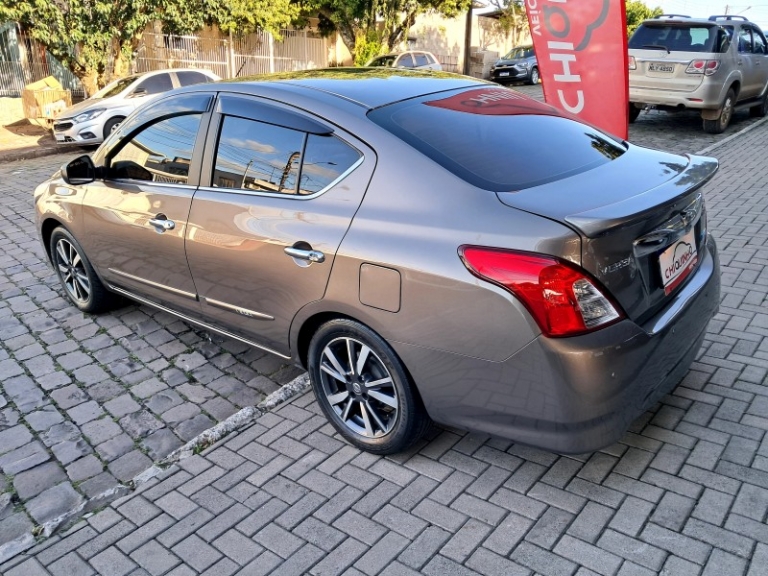 NISSAN - VERSA - 2018/2018 - Cinza - R$ 63.900,00