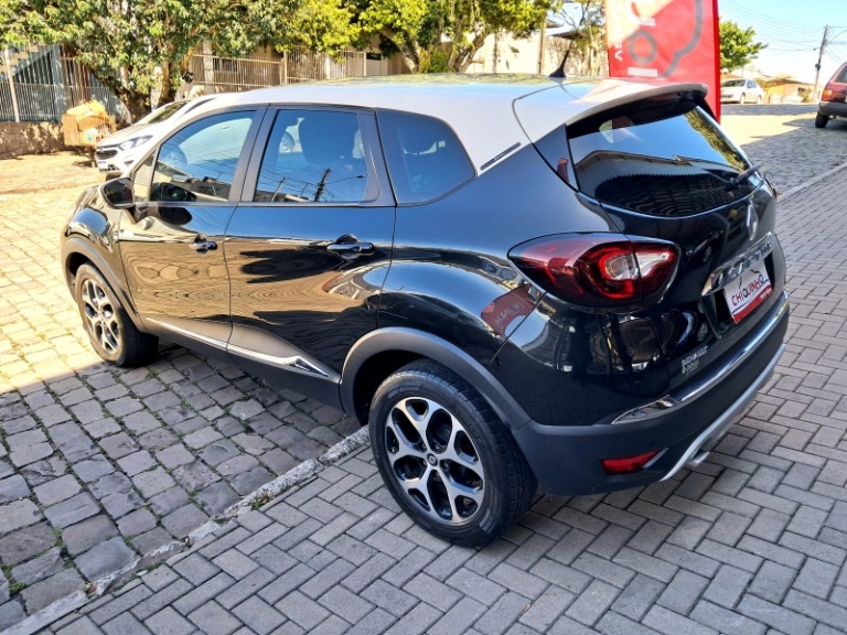 RENAULT - CAPTUR - 2017/2018 - Preta - R$ 79.900,00