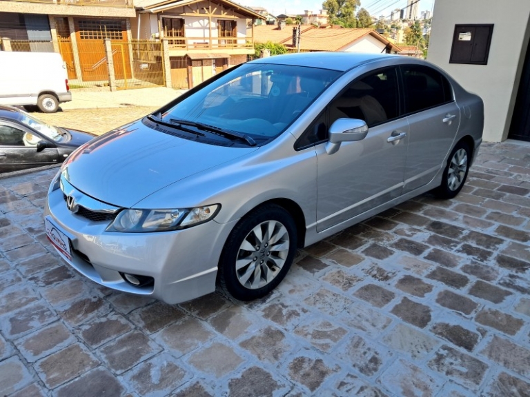 HONDA - CIVIC - 2010/2011 - Prata - R$ 56.900,00