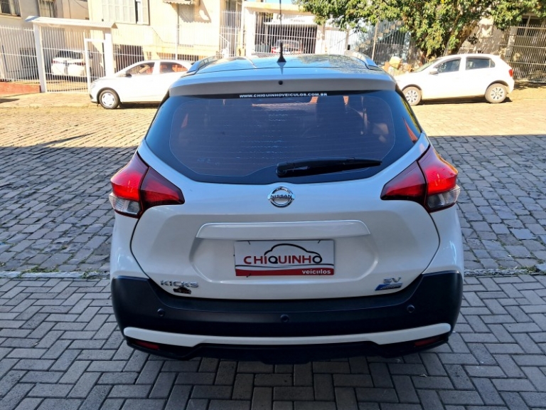 NISSAN - KICKS - 2017/2018 - Branca - R$ 84.900,00