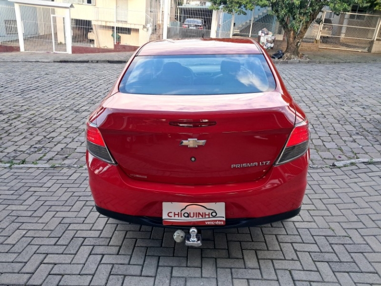 CHEVROLET - PRISMA - 2013/2014 - Vermelha - R$ 51.900,00