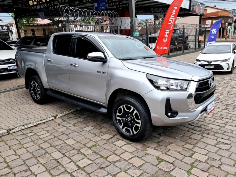 TOYOTA - HILUX - 2022/2022 - Prata - R$ 229.900,00