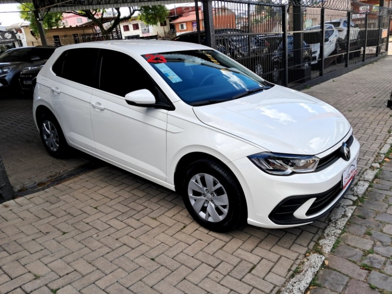 VOLKSWAGEN - POLO - 2023/2023 - Branca - R$ 75.900,00